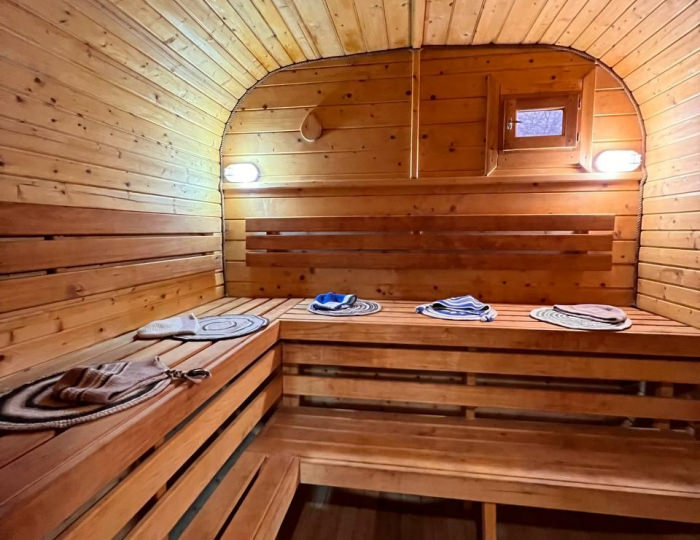 Парная в бане с гималайской солью